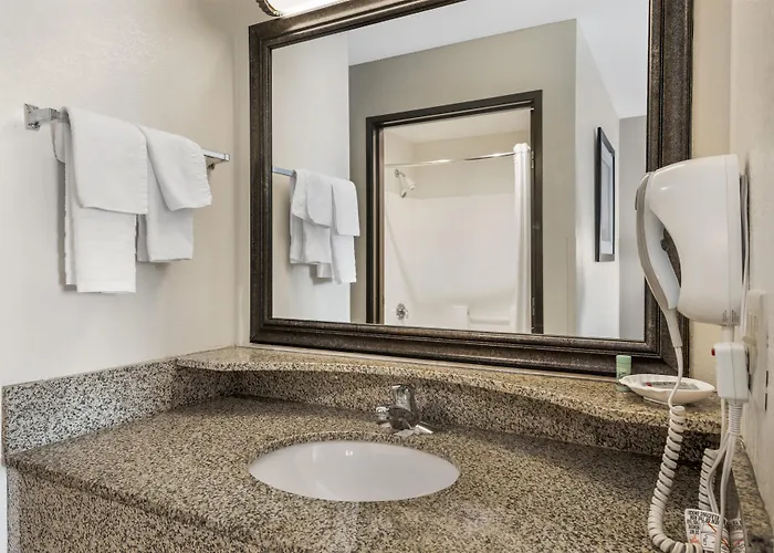 Hotel Western Airport 3*